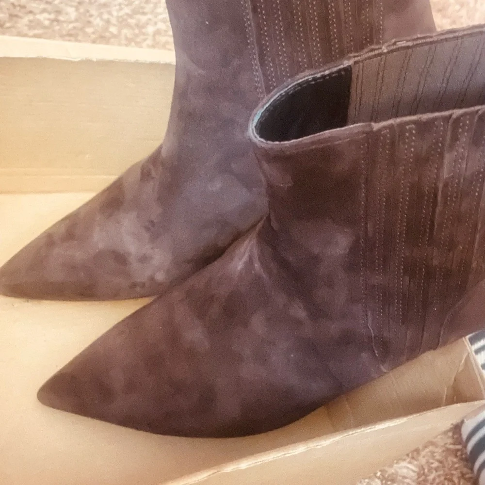 Chocolate brown suede Veronica beard Ankle Boots! - Picture 4 of 10